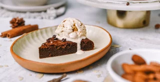 Nenavadna kombinacija, popoln rezultat: brownie iz sladkega krompirja in tahinija!